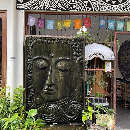 Gorga Hostel Yogyakarta Exterior photo
