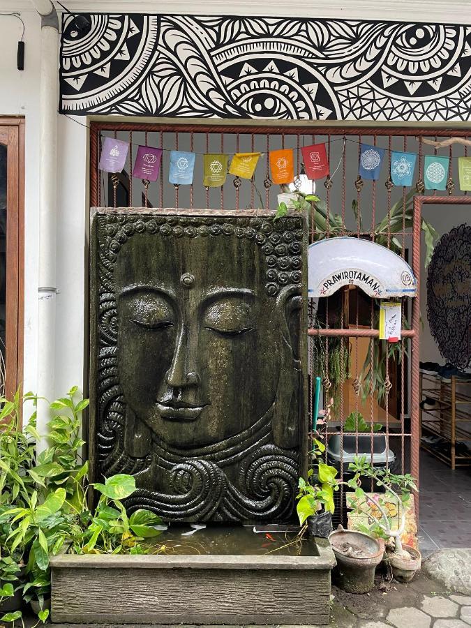 Gorga Hostel Yogyakarta Exterior photo