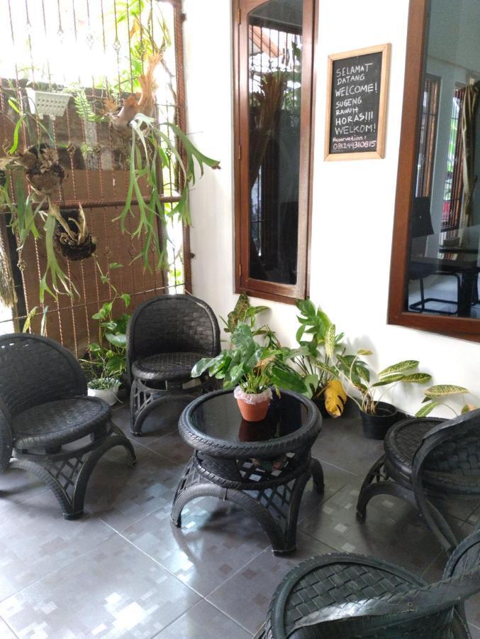 Gorga Hostel Yogyakarta Exterior photo