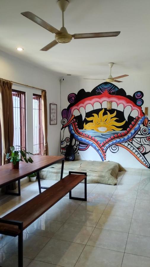 Gorga Hostel Yogyakarta Exterior photo